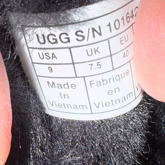 UGG Suede Shearling Classic Tall boots size 9 Black Ugg Logo - Picture 8 of 10